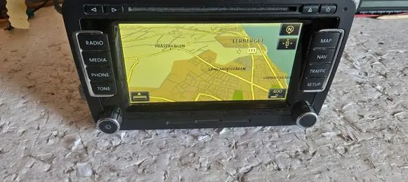 Volkswagen Tiguan Navigation unit CD/DVD player 1T0035680H RNS510
