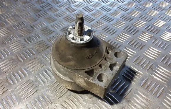 Ford Focus Engine mount bracket 98AB6038DG