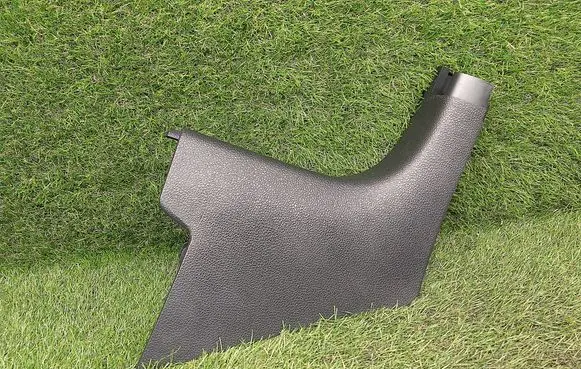 Foot area side trim