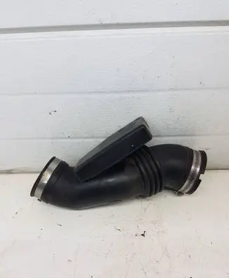 Subaru Outback Air intake duct part B023