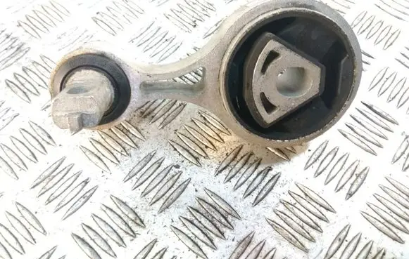 Maserati Ghibli Engine mount bracket 6700042970