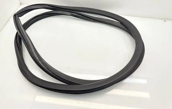 Opel Mokka B Rubber seal front door (on door) 