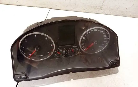 Volkswagen Tiguan Speedometer (instrument cluster) 5n0920870d v0004000