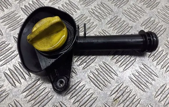 Renault Clio III Oil fill pipe 8200639421