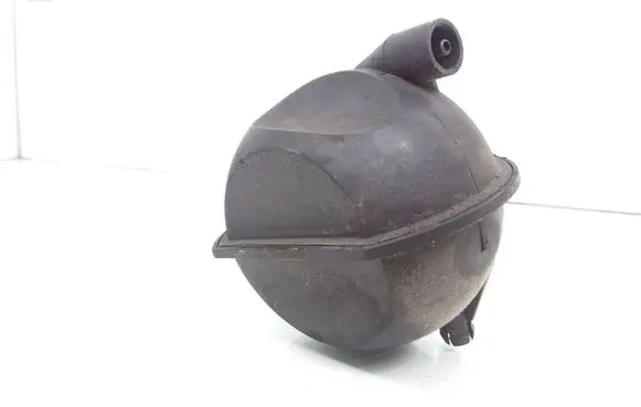 Vacuum air tank