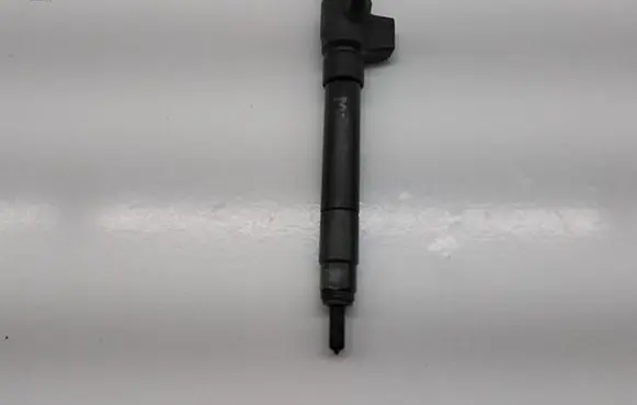 Ford Mondeo MK V Fuel injector 9674984080