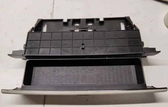 Glove box