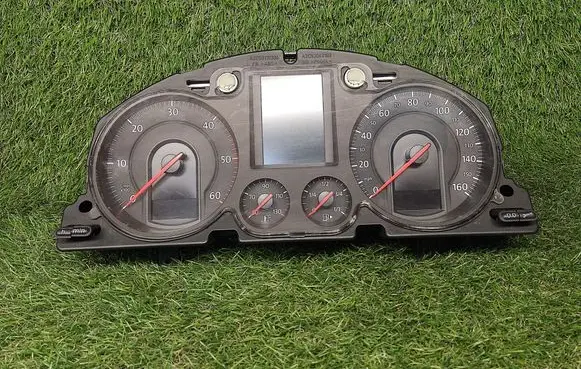 Speedometer (instrument cluster)
