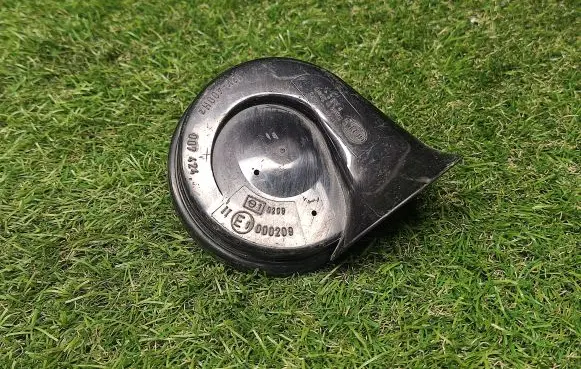 Audi A4 S4 B6 8E 8H Horn signal 8E0951221