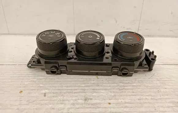 Mitsubishi Lancer VIII Climate control unit 7820A083XA