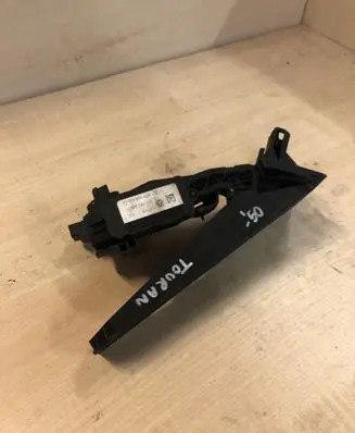 Volkswagen Touran I Accelerator throttle pedal 1T1721503H