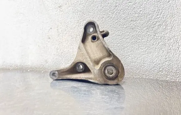 Opel Mokka Gearbox mounting bracket 96983905