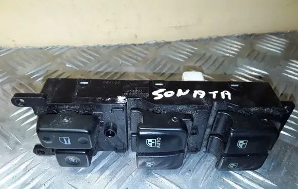 KIA Rio Electric window control switch 202004437