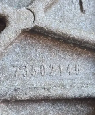 Engine mounting bracket
