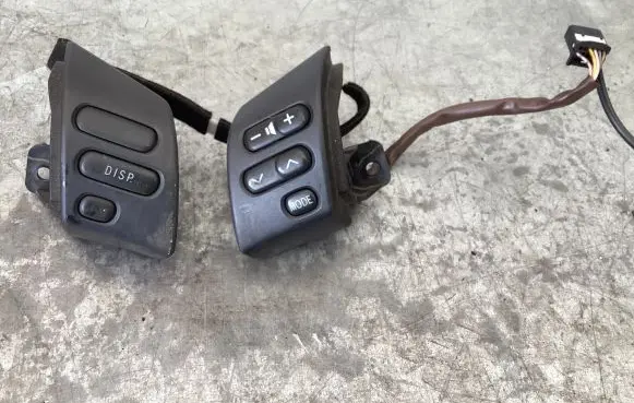 Toyota Corolla Verso AR10 Steering wheel buttons/switches PBTG30