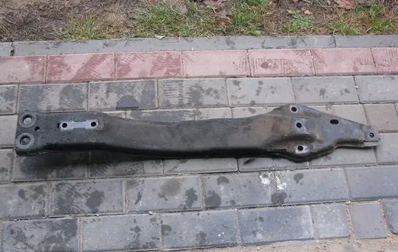 Dodge Avenger Engine mounting bracket 