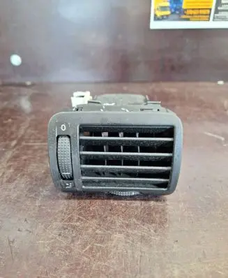 Volkswagen PASSAT B5 Dash center air vent grill 3B0819704