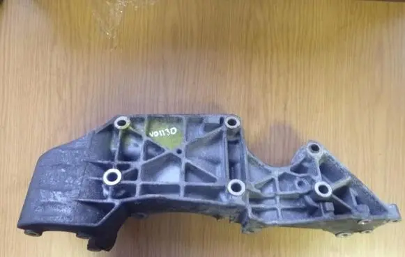 Seat Alhambra (Mk2) Engine mounting bracket 045903143C VD1130