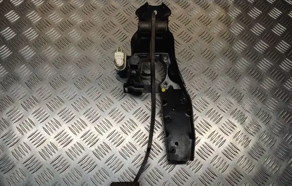 Ford S-MAX Brake pedal 6G922D094JE