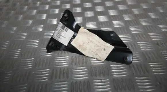 Volkswagen Golf IV Fender mounting bracket 1K6821135