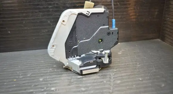 Lexus IS 220D-250-350 Rear door lock
