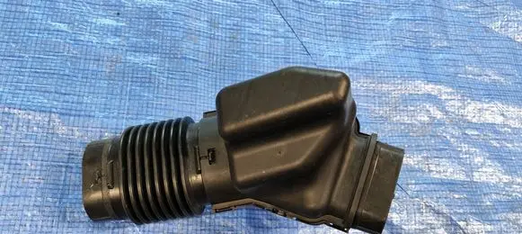 Infiniti M30 Air intake duct part 1MS0C
