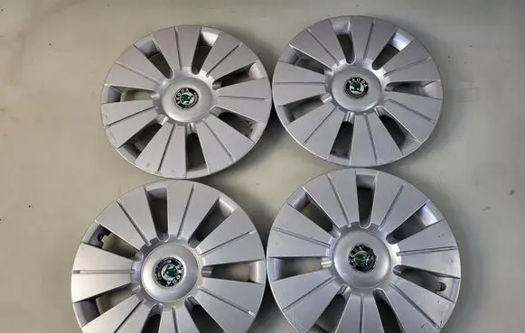 Skoda Fabia Mk1 (6Y) R15 wheel hub/cap/trim 6Y0601147H