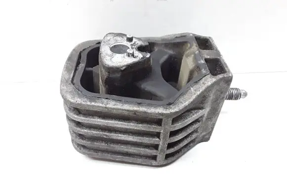 Mercedes-Benz A W169 Engine mount bracket