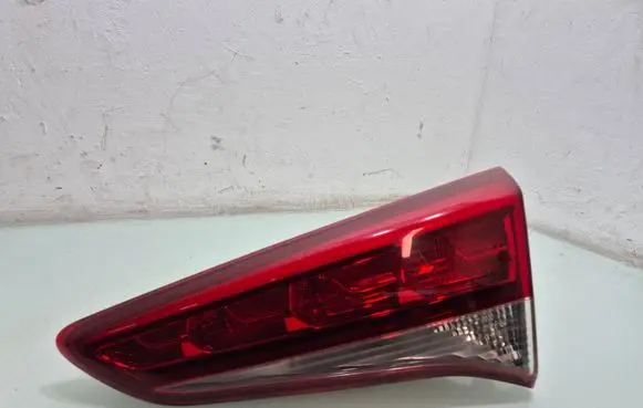 Tailgate rear/tail lights