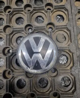 Volkswagen PASSAT B7 Original wheel cap 3B7601171