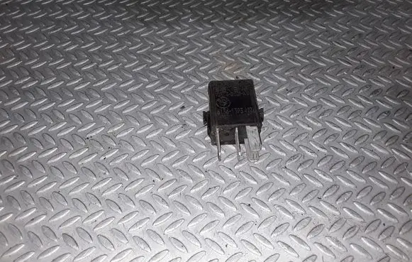 BMW 5 E34 Other relay 61361393412