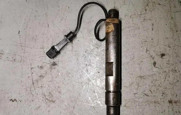 Volkswagen PASSAT B5 Fuel injector 028130201J