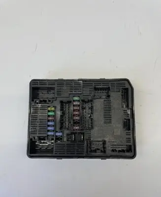 Renault Trafic III (X82) Fuse module 284B77542R