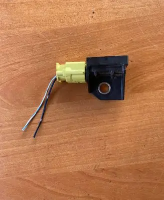 Mitsubishi L200 Airbag deployment crash/impact sensor 8651A069 2147160109