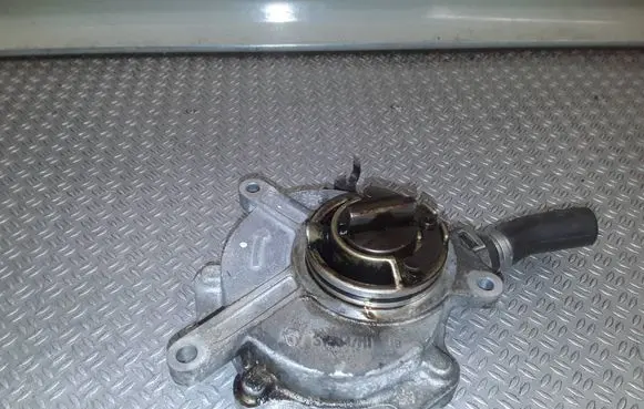 Audi A6 S6 C6 4F Vacuum pump 06D145100E