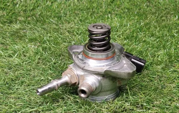 Ford Focus Fuel injection high pressure pump CM5E9D376DA