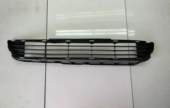 Toyota Verso Front bumper lower grill 53112-52220