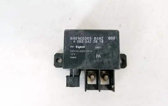 Mercedes-Benz E W211 Glow plug pre-heat relay A0025423819 Q02