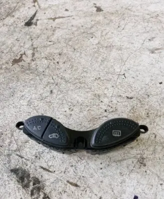 Ford Focus Windscreen/window heater switch 98AG19A945BF 210699