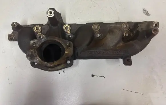 Volvo S60 Exhaust manifold 30637921