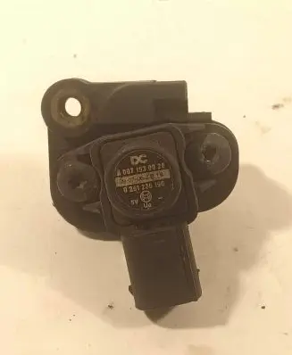 Mercedes-Benz C W204 Air pressure sensor A0071530028 0261230196 0907062B18
