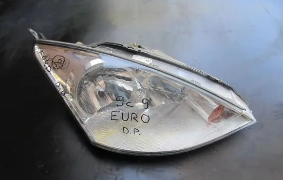 Ford Focus Headlight/headlamp 2M5113W029BE