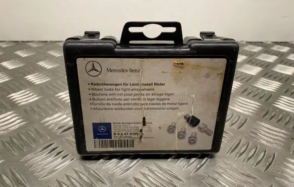 Mercedes-Benz C W204 Anti-theft wheel nuts and lock B66470155