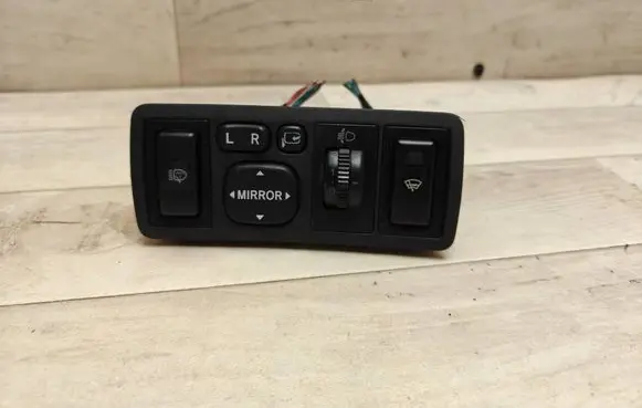 Toyota Avensis T250 Wing mirror switch 777669