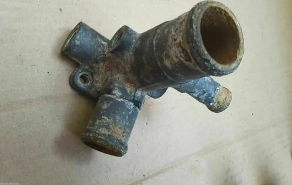 Volkswagen Golf I Engine coolant pipe/hose Flange