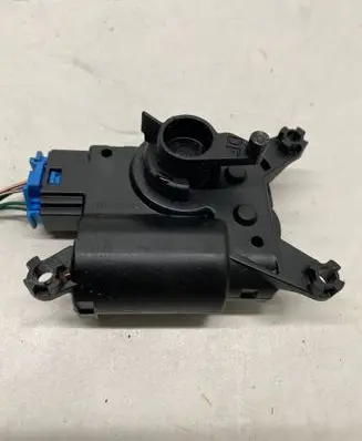 Volkswagen Touareg I Air flap motor/actuator 52411483R04