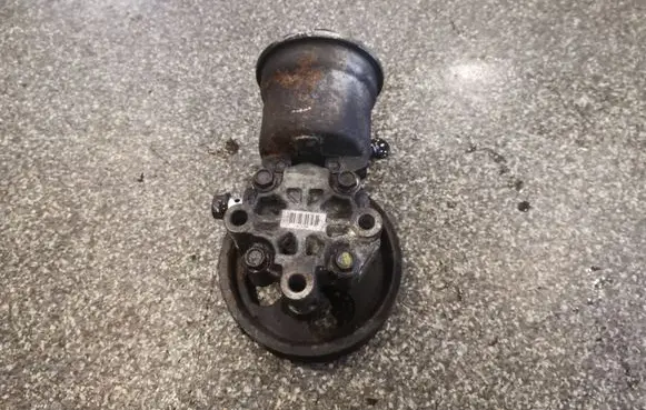 Toyota Avensis T250 Power steering pump