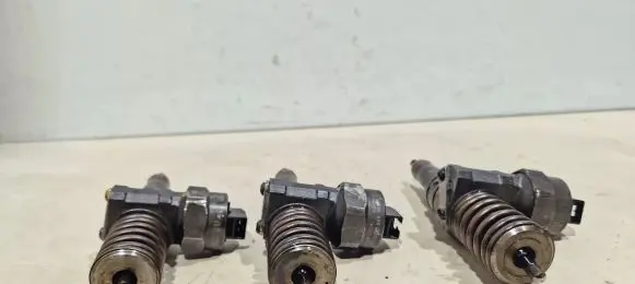 Volkswagen Golf IV Fuel injectors set 038130073R