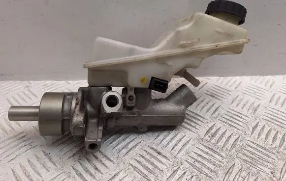 Toyota Corolla Verso AR10 Master brake cylinder 472010F032 472010F031 25113479