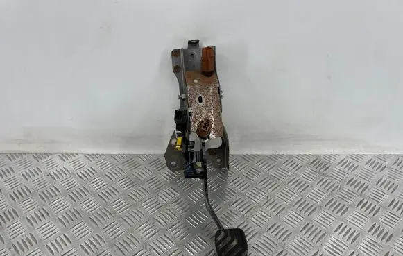 Nissan X-Trail T32 Clutch pedal 465034BG0B